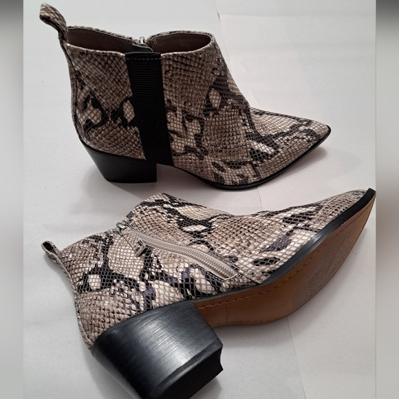 NEW Linea Paolo Italian Real Snake Skin Booties   Size 7.5 - Picture 1 of 9